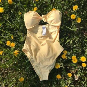 yellow swimsuit 💛